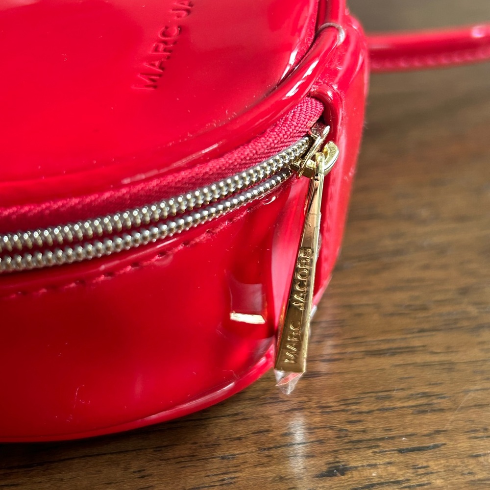 MARC JACOBS Mini 4 Inch Red Patent Leather Crossbody Round Circle Canteen Bag - Picture 3 of 9